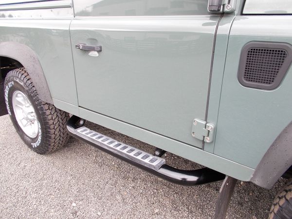 LAND ROVER DEFENDER