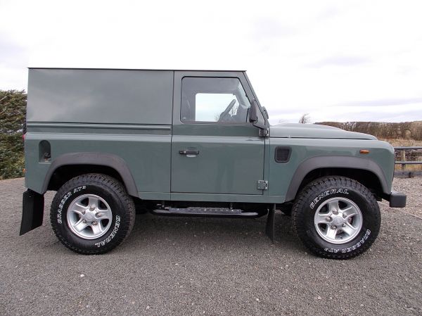 LAND ROVER DEFENDER