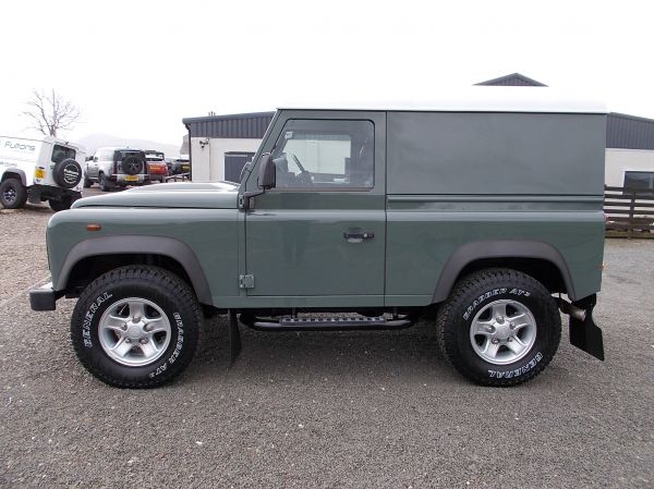 LAND ROVER DEFENDER